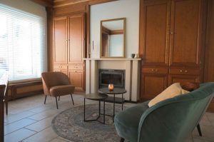 Rustgevende en comfortabele ontspanningsruimte ontworpen voor maximale relaxatie en stressverlichting.